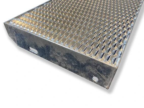 Schodišťový stupeň Industry - tahokovový - ocel, žárový zinek / 47x13x5x3 mm / 800 x 240, 270 a 305 mm