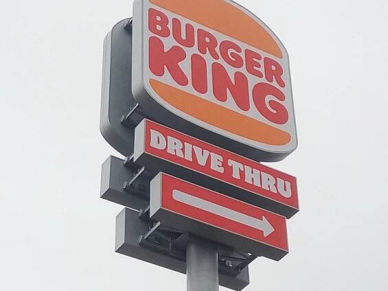 Retail Park Praha Štěrboholy - reklamní zařízení Burger King - PROST - orientační systémy 
