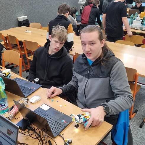 ROBOTIX 2025: Soutěž plná techniky a talentu - Robotika hravě