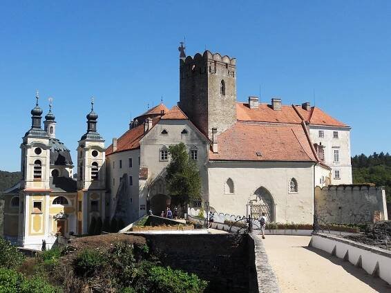 Soubor:Vranov nad Dyjí, zámek (01).jpg