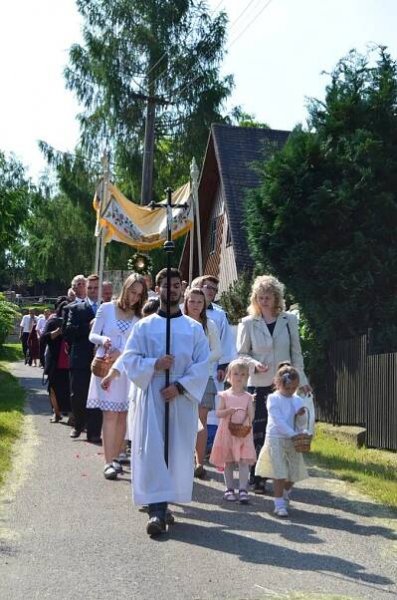 FARNOST KROUNA A FARNOST PUSTÁ KAMENICE - Fotogalerie: Slavnost Těla a Krve Páně 2015