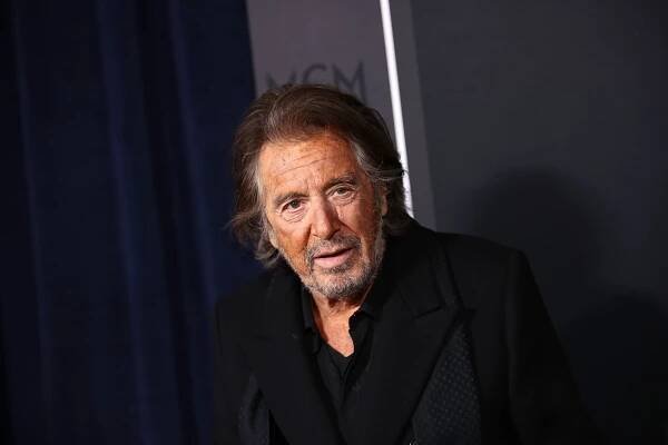 Herec Al Pacino se na stará kolena zamiloval do producentky Noor Alfallah.
