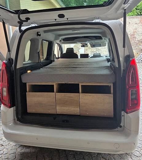 obytná vestavba kempovaci Pick-up MPV spací vestavba - 2