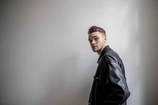 Jako všichni ostatní i já sedím doma a čekám, až pandemie ustoupí a budu se opět moct naplno věnovat tomu, co dělám.