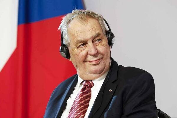 Exprezident Zeman si zriadi kanceláriu, asistentku mu bude robiť manželka