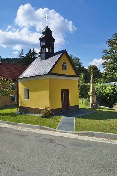 Soubor:Kaple na návsi, Vojtěchov, Hvozd, okres Prostějov.jpg