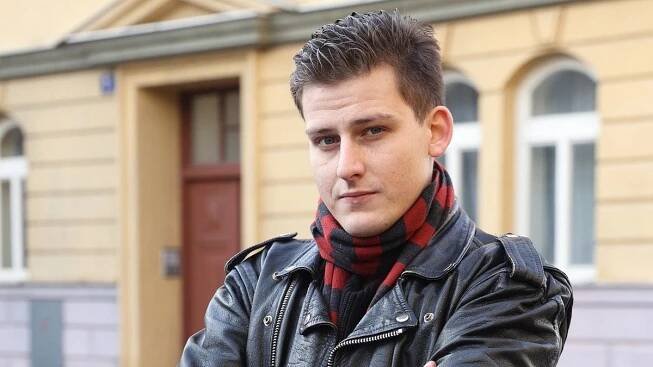 Sígr z Ulice se rozešel s přítelkyní. Radost mu dělá jeho nový klip s hodně drsným textem