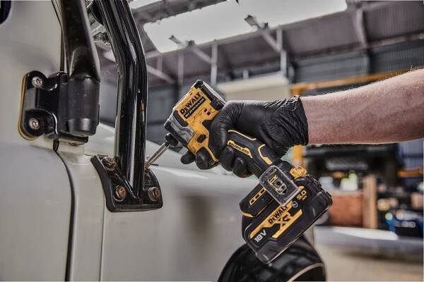 DeWALT DCF850D2T