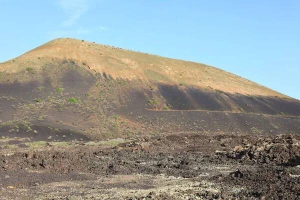 Národní park Timanfaya je španělský národní park v jihozápadní části ostrova Lanzarote, na Kanárských ostrovech — Stock obrázek