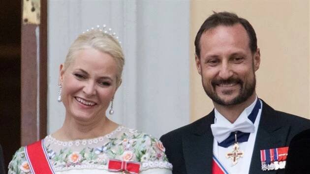Norská korunní princezna Mette-Marit a korunní princ Haakon (Oslo, 9. května 2017)