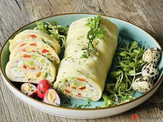 Jednoduchá sýrová roláda s máslovo-zeleninovou náplní | NejRecept.cz