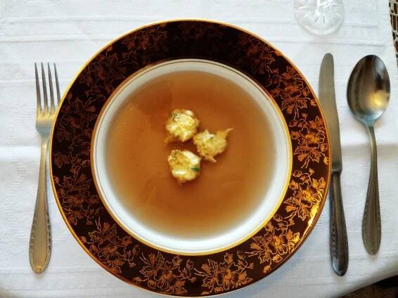 Consommé Tapioka v 2. triede Titanicu