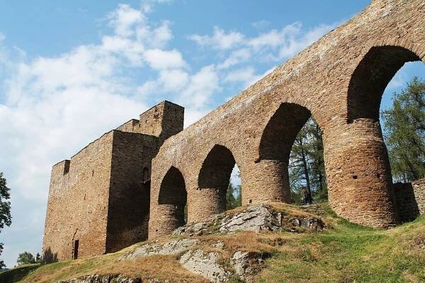 Hrad Velhartice - akce, otevírací doba, vstupné, ubytování, foto, prohlídky, počasí