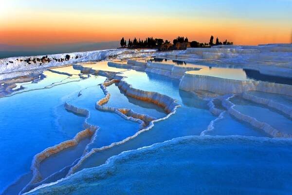 Pamukkale aneb bavlněný hrad. Koupání v jezírku s léčivou termální vodou