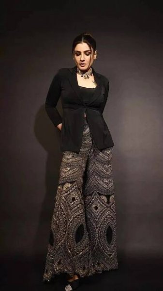 Does age even matter? Raveena Tandon proves timeless beauty and style