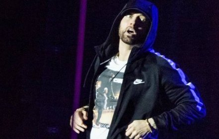 Eminem was the only solo artist to sell 500,000 "pure" albums in 2018