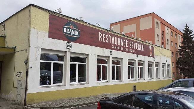 Ceny obědů šly nahoru. Štamgasti v Mostě ale drží lajnu a dál utrácejí