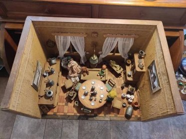Starý nádherný dřevěný pokoj pro panenky - Starožitnosti a umění