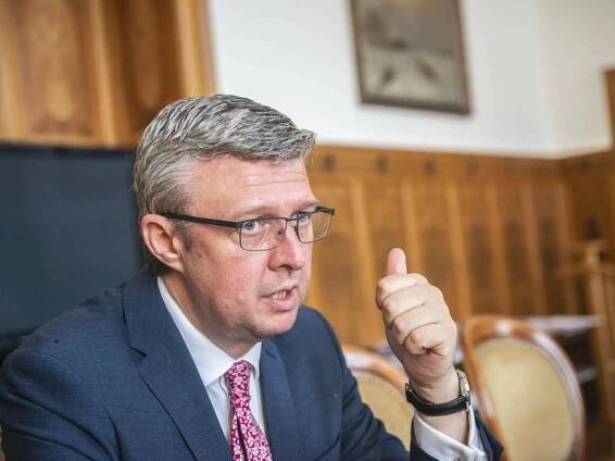 Glosa Martina Čabana: Nůžky pro Havlíčka