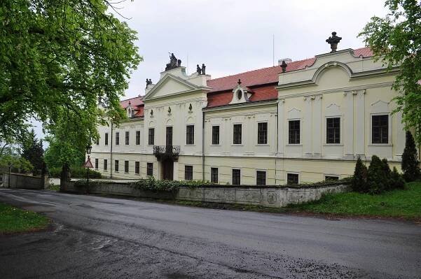Soubor:Peruc - Zámek.jpg