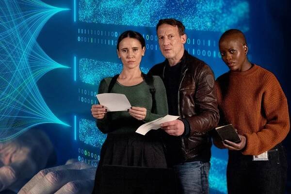 "Im Wahn": Thorsten Falke (Wotan Wilke Möhring), Yael Feldman (Peri Baumeister) und Anaïs Schmitz (Florence Kasumba) ermitteln gemeinsam.