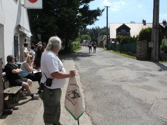 OBRAZEM: V ulicích Obecnice se opět lyžovalo