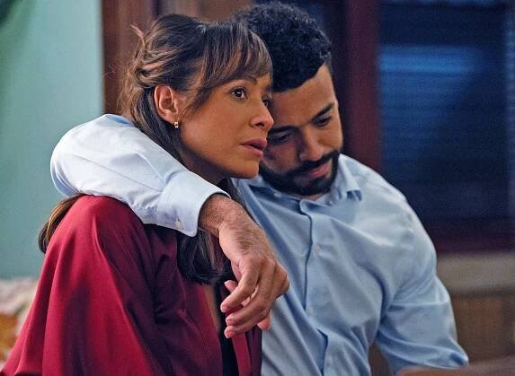 Alert - Gemma & Isabel - Z filmu - Dania Ramirez, Ryan Broussard