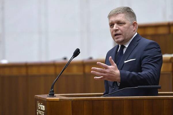 Fico podáva trestné oznámenie na prokurátorov Repu a Šúreka