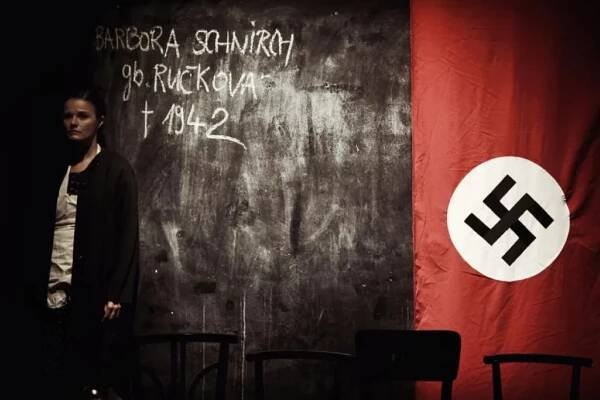 Otevírání starých ran: HaDivadlo zase vyhání Gertu Schnirch