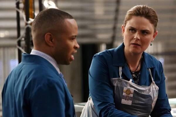 Sběratelé kostí - Mrtvý v ledu - Z filmu - Eugene Byrd, Emily Deschanel