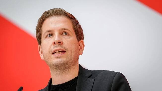 Kevin Kühnert, SPD-Generalsekretär, gibt nach der Sitzung des SPD-Präsidiums nach der Europawahl eine Pressekonferenz.