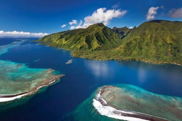 Tahiti’s Peninsula: Close to the district of Tautira, the Fenua Aihere is a wild, coastal area. ©Benthouard