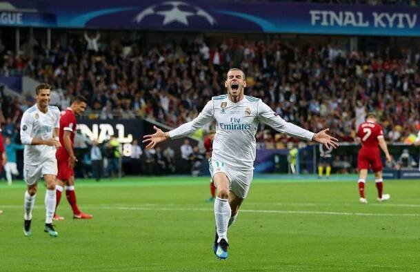 Dva gólmanovy podrazy a parády á la Bale. Real slaví v Lize mistrů třetí triumf za sebou