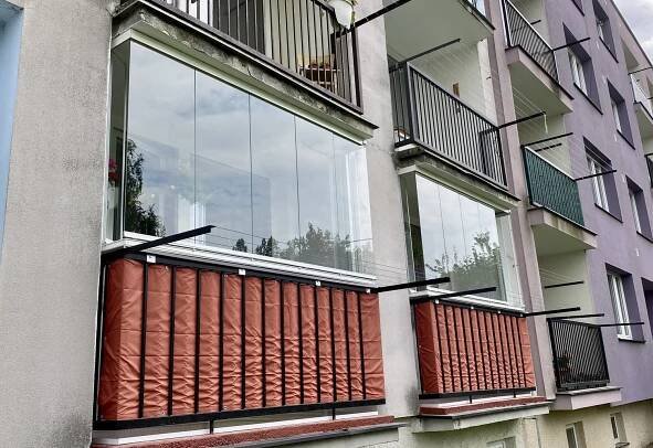 SIOS CZ, s.r.o. - Fotogalerie zasklívání lodžií a balkónů 