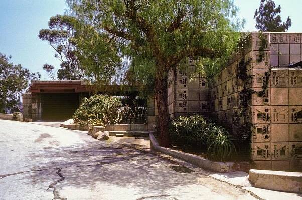An Iconic Frank Lloyd Wright Home in Los Angeles - Decor Report