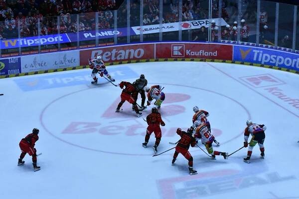Pardubice v přeházené sestavě zdolaly Olomouc. Vomáčka čaroval v brance