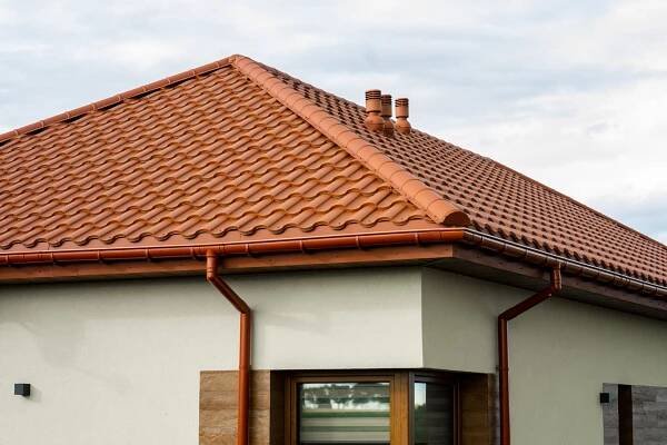 Centro - hybridní plechové střešní tašky Bratex