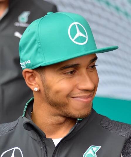 Soubor:Lewis Hamilton 2014 China.jpg