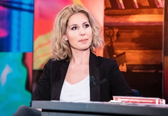 Michaela Duffková, autorka Zápisníku alkoholičky, si v minulosti sama prošla léčbou alkoholismu, do nějž propadla během prvního mateřství.
