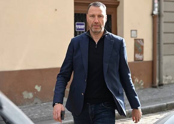 Seřvali úřednici, dostali miliony. O co jde v kauze, v níž uvázl radní Wolf a která vadí pražským Pirátům