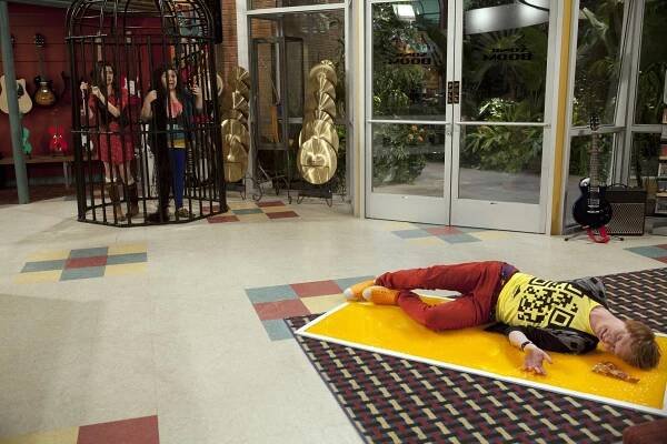 Austin a Ally - Burglaries & Boobytraps - Z filmu - Laura Marano, Raini Rodriguez, Calum Worthy