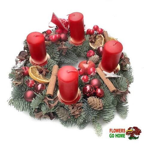 Červený adventní věnec