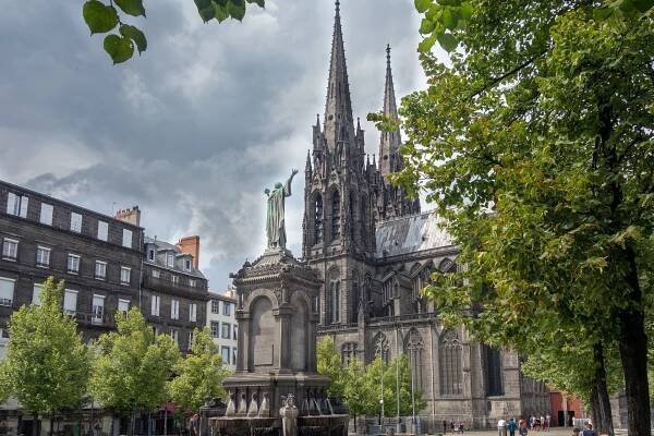 Rozpočet cesty v Clermont-Ferrand a životní náklady v roce 2025