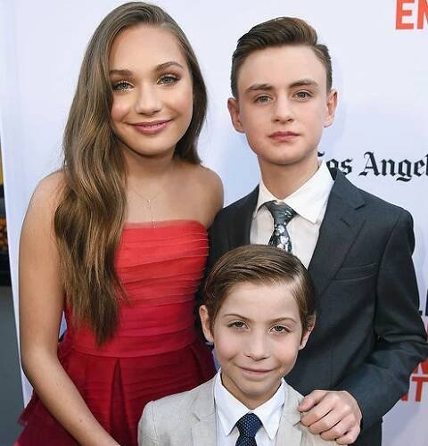 Jaeden Martell & Maddie Ziegler