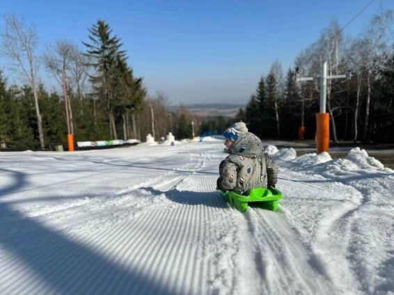 BOBOVÁNÍ na příměstském ledovci! – SKI AREÁL ALŠOVKA