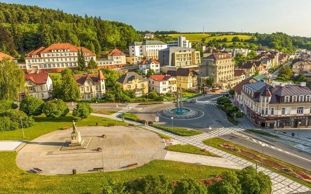 Lázně Luhačovice: Týdenní pobyt v Hotelu Jestřabí *** se 7 lázeňskými procedurami, polopenzí a pitnou kúrou