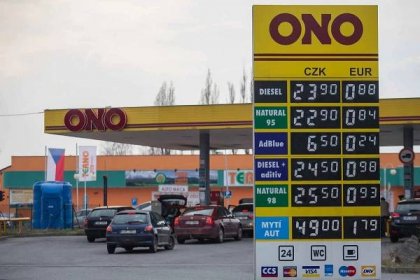 Ceny pohonných hmot na čerpací stanici Tank ONO v sobotu 4. dubna 2020 v Jihlavě.