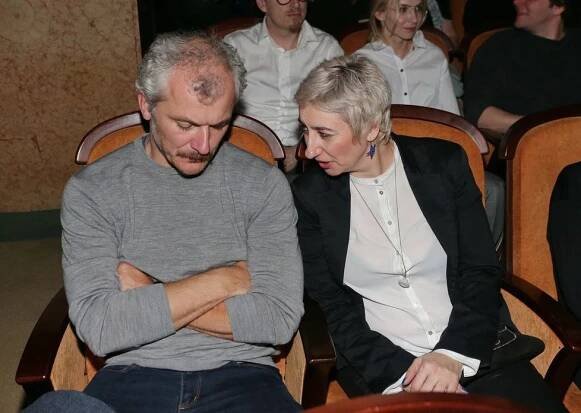 Premiéra filmu Prezident Blaník: Geislerová s manželem, těhotná Issová i zálesák Dyk