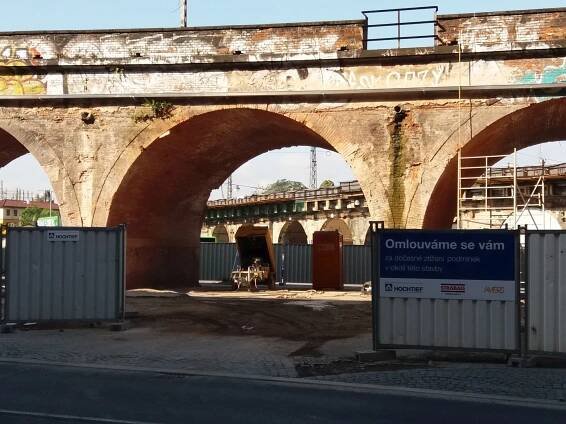 Oprava Negrelliho viaduktu zastavila plavbu, zdivo je v horším stavu, než se čekalo - Zdopravy.cz