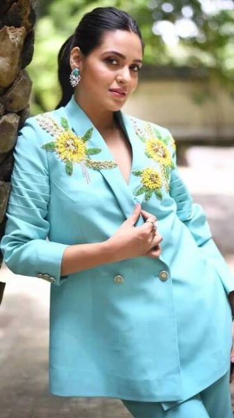 Priyanka Sarkar radiates classic grace through her effortless charm